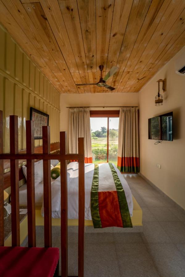 Hotel Tree Of Life Ecotainers Agra à Agra  Extérieur photo